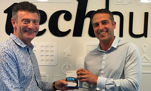 Our prize draw for a Microsoft Band 2 continuous heart rate monitor was won by Ryan Sharp, from Group IT at Air New Zealand, pictured at right receiving his prize from Stellar General Manager Nicholas Glanfield.